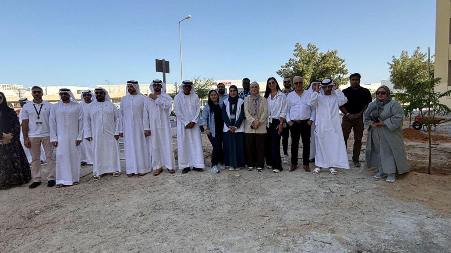 Unilever and JAFZA teams planting trees.