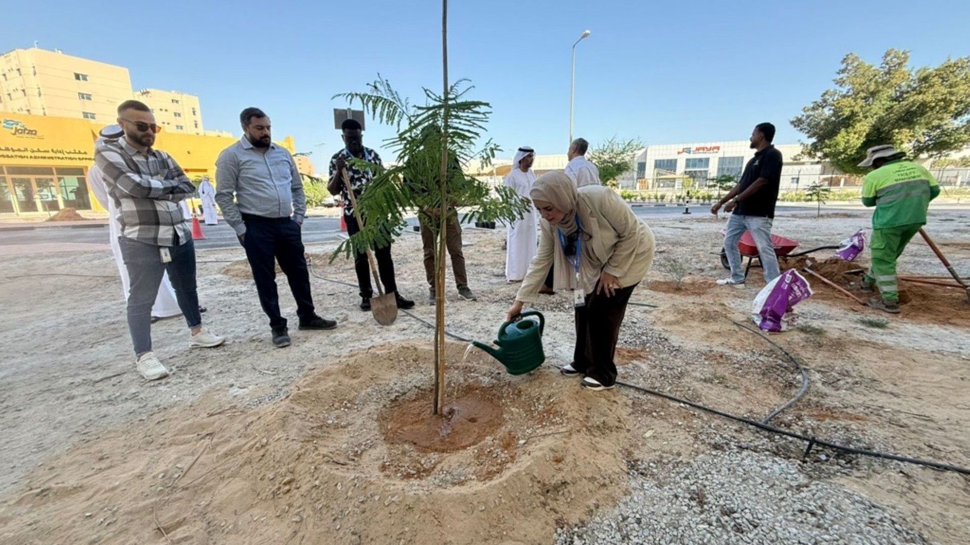 Unilever and JAFZA teams planting trees.