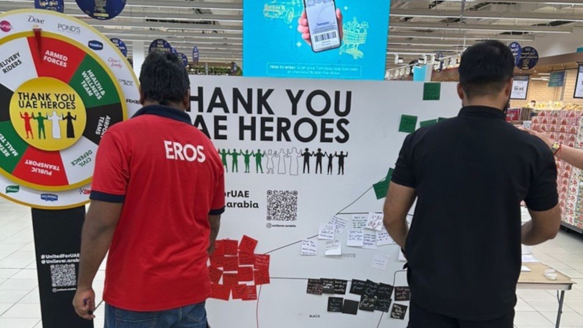 Customers at United for UAE campaign in stores