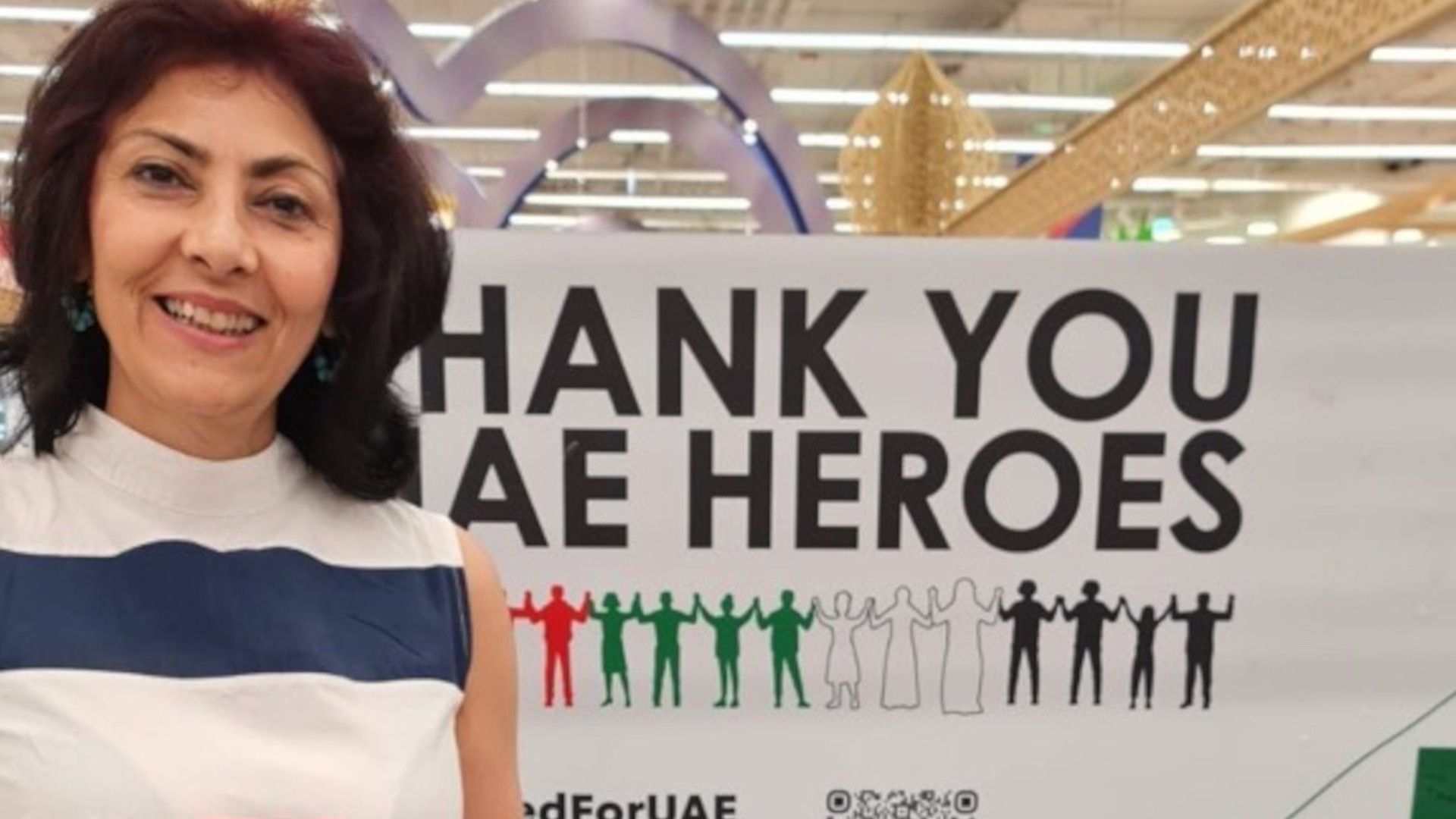 Customers at United for UAE campaign in stores